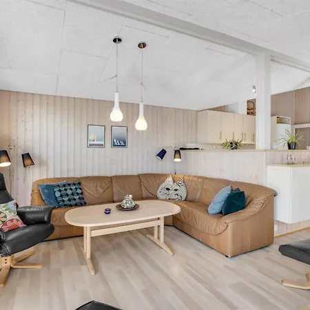Omar - 1-0km From The Sea By Interhome Feriehus *