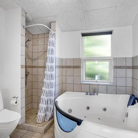 Сasa de vacaciones Omar - 1-0km From The Sea By Interhome